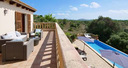 Chalet „Cas Cans“ mit Bergblick, Pool, WLAN, Klimaanlage, Balkon, Terrasse und Garten