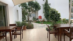 Tempat makan outdoor