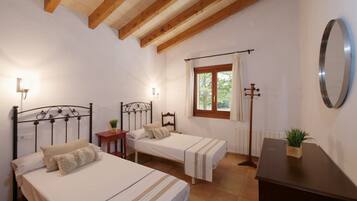 5 soverom, strykejern/-brett, wi-fi (inkludert) og sengetøy