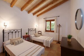 5 slaapkamers, een strijkplank/strijkijzer, gratis wifi, beddengoed