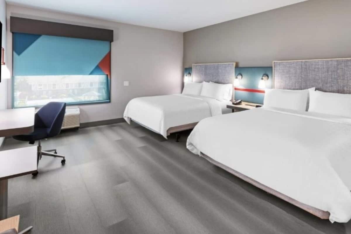 1 bedroom, premium bedding, desk, laptop workspace