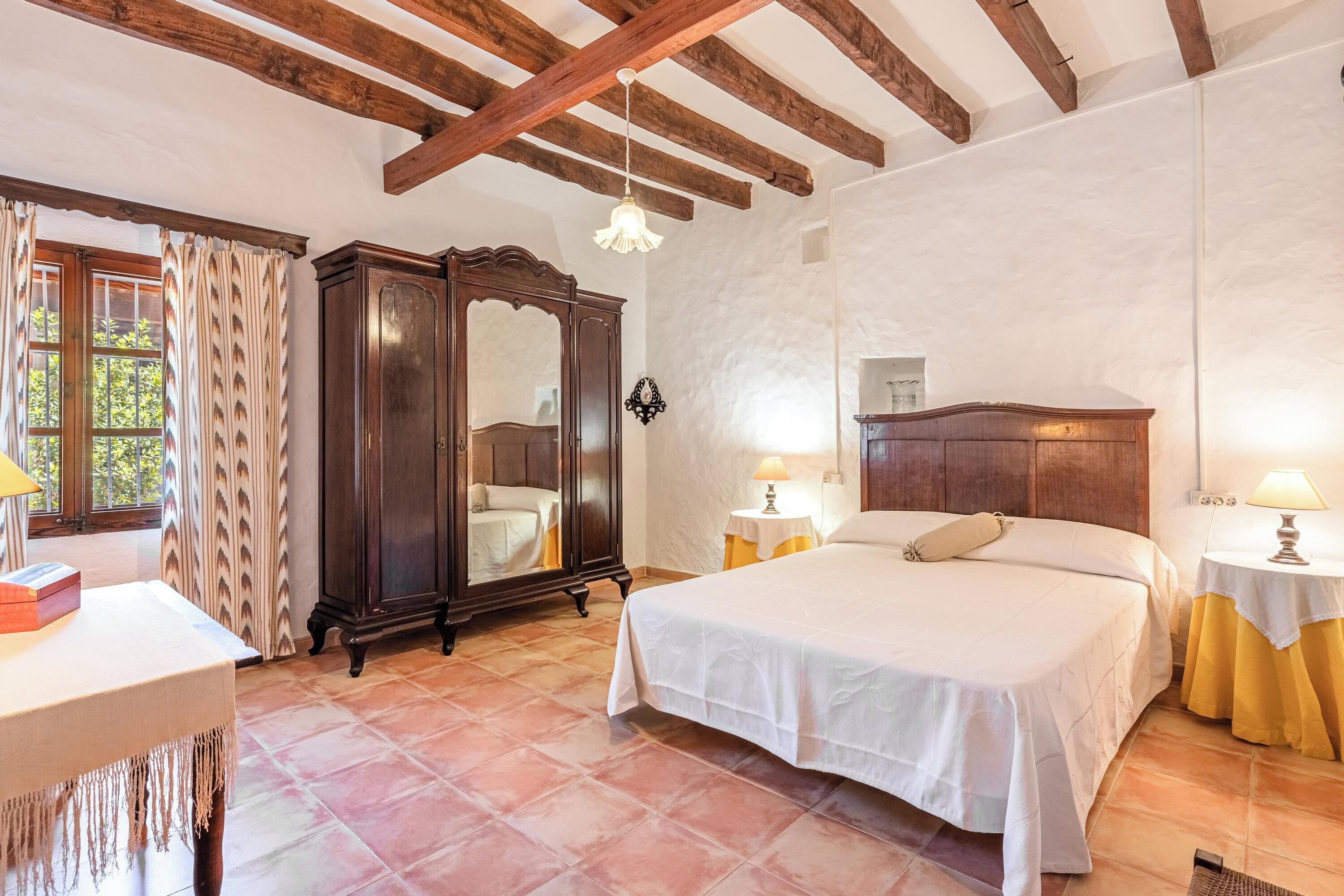 4 habitaciones, tabla de planchar con plancha y wifi gratis 