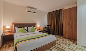 Standard Double Room | Desk, free WiFi, bed sheets - Treebo Seven Olives (Mumbai)