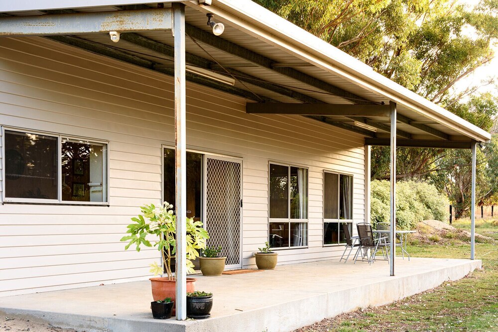 Peaceful cottage retreat an hour from Melbourne