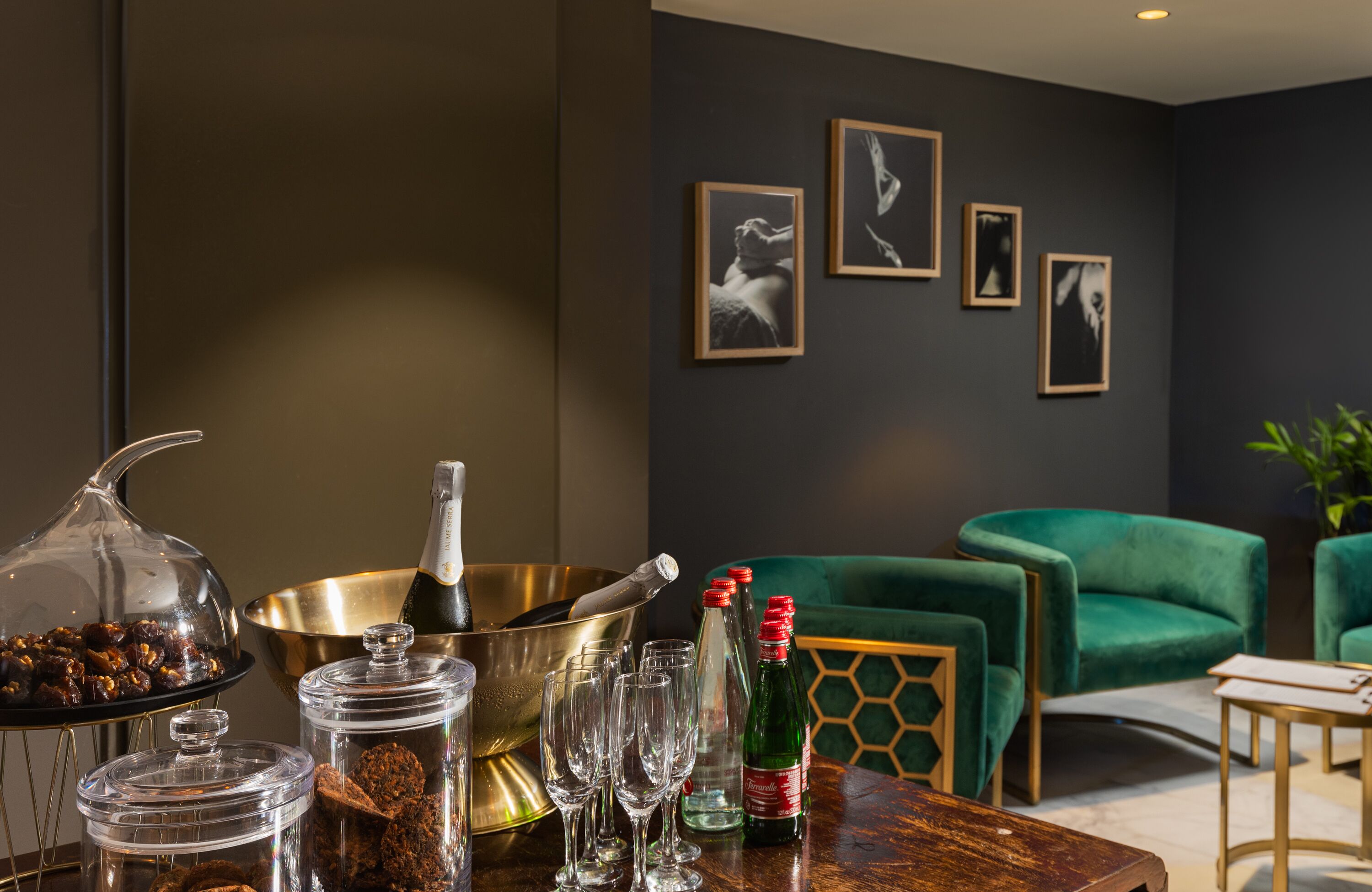 Foto - Debrah Brown, a member of Brown Hotels