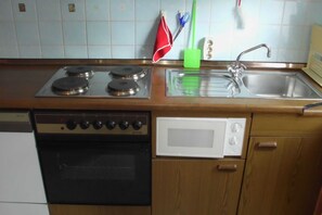 Réfrigérateur, micro-ondes, four, lave-vaisselle