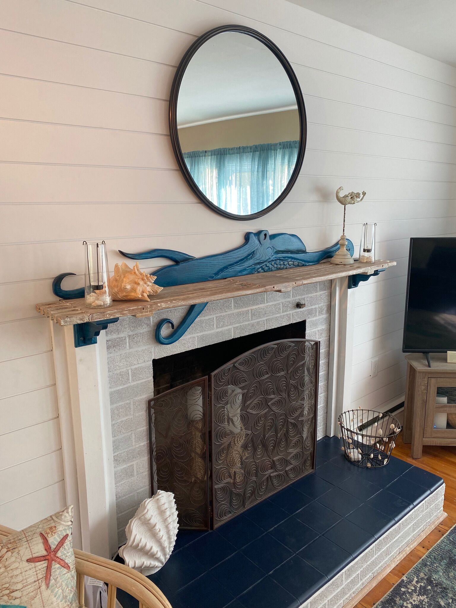 Dog friendly 4BR in secluded neighborhood with private beach on saltwater pond.
