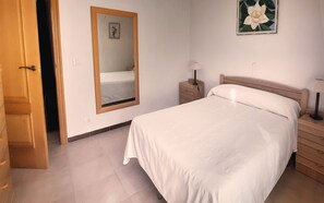 2 bedrooms, iron/ironing board, WiFi, bed sheets - Semi-detached house with two floors, located 100m from the sea in Morro de Gos beach (Oropesa)