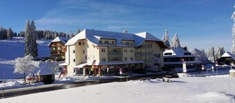 Feldberg Lodge Ferienwohnung: Skilift, Tiefgarage, Whirlpool, Skischrank, uvm