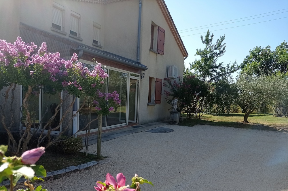 Gîte Avec Terrain Arboré Pour 4 à 6 Personnes en sud Ardèche à Lablachère