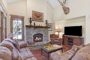 Lodges 1120- Beautiful Mountain Living Room