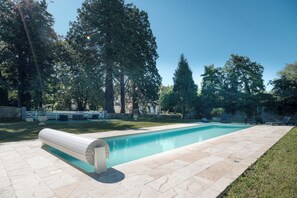 Piscina a l'aire lliure i piscina climatitzada