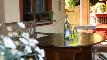 Tägliches inbegriffenes kontinentales Frühstück