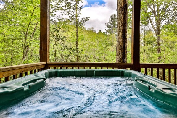Outdoor spa tub