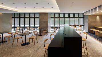 Daily buffet breakfast (JPY 2200 per person)