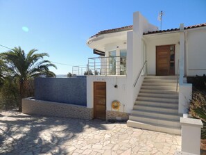 Exterior detail - Modern villa with stunning views over the Bay of Roses (El Mas Fumats)