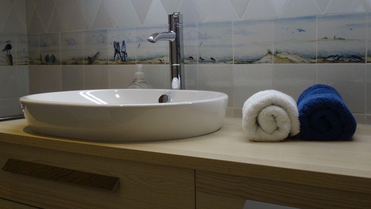 Hollandwarft Vacation under thatch, land in sight