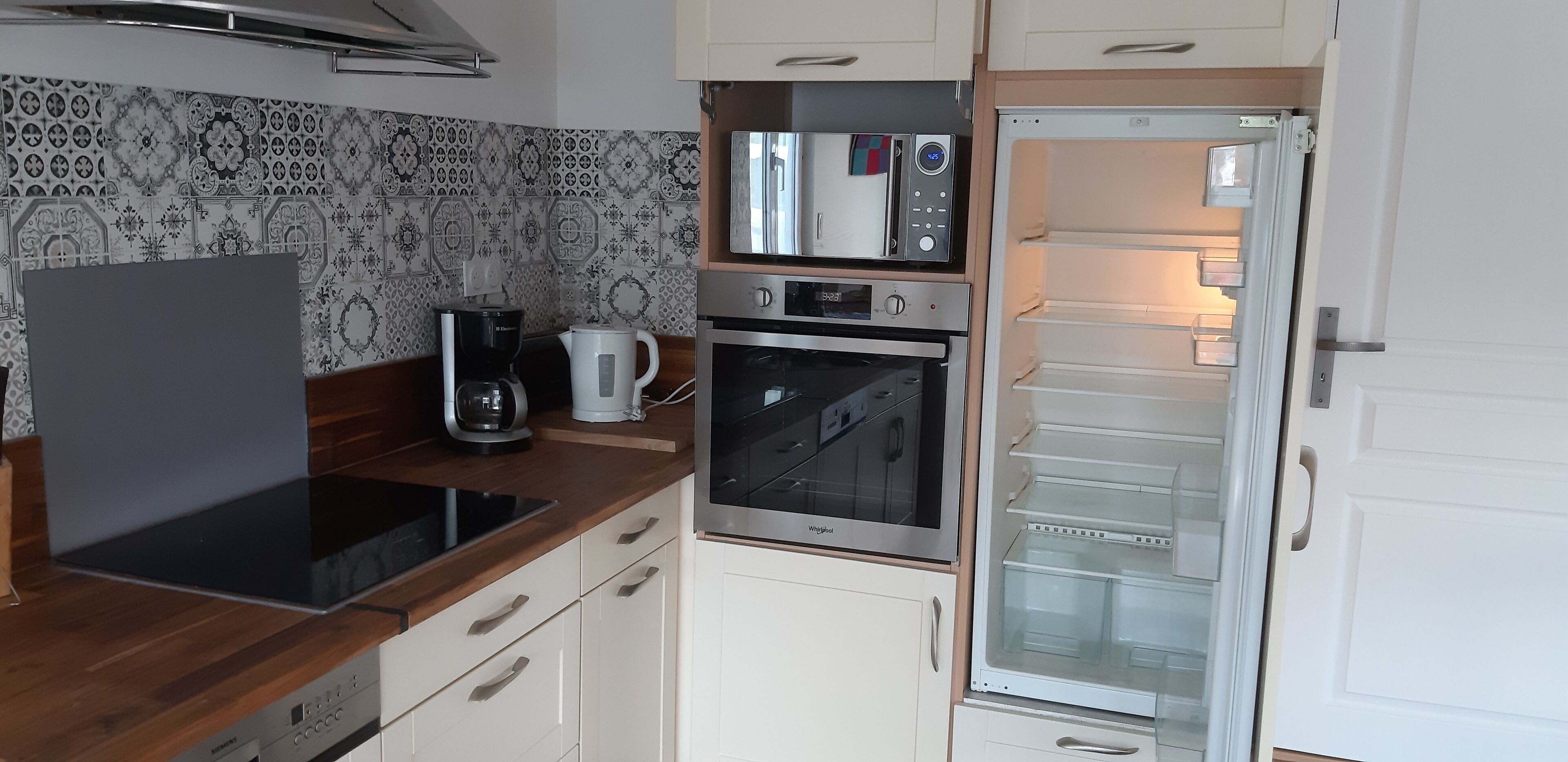 Country cottage in Briec surrounded by horses