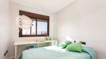3 bedrooms, iron/ironing board, free WiFi, bed sheets