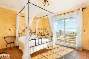 3 bedrooms, iron/ironing board, travel crib, WiFi - Villa Olympo by Solset (Torrox)