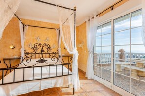 3 bedrooms, iron/ironing board, travel cot, WiFi - Villa Olympo by Solset (Torrox)