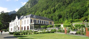 Renovated T4 Apartment near City Center - Sleeps 6/8, Fully Equipped with New Bedding