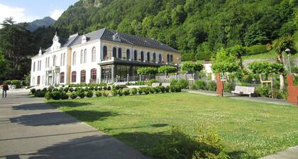 Renovated T4 Apartment near City Center - Sleeps 6/8, Fully Equipped with New Bedding