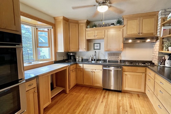 ثلاجة، ميكروويف، فرن، موقد طهي مسطح