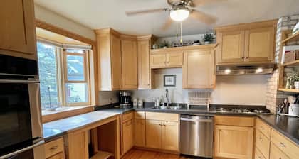 Cate's Place: Charming home just minutes from Ice Age Trail & Neshotah Beach