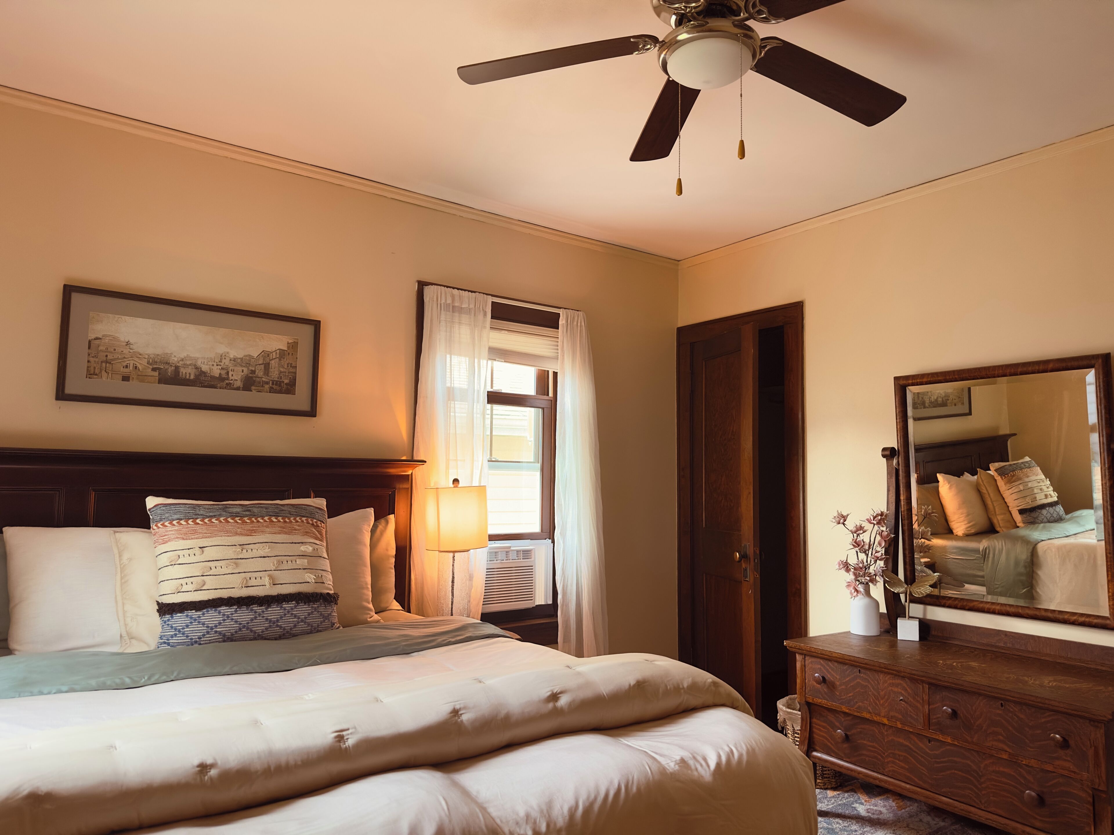 3 bedrooms, travel crib, WiFi, bed sheets