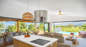 تناول الطعام بالخارج