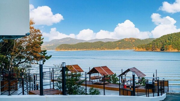 المنشأة من الخارج