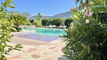 Piscine extérieure, piscine chauffée