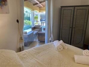 4 bedrooms, in-room safe, iron/ironing board, travel cot - Enchanting villa with amazing views, swimming pool, in perfect privacy (Le Plan-de-la-Tour)