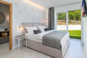 5 bedrooms, in-room safe, iron/ironing board, WiFi