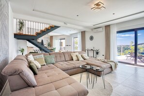 Smart-TV, Tischtennisplatte