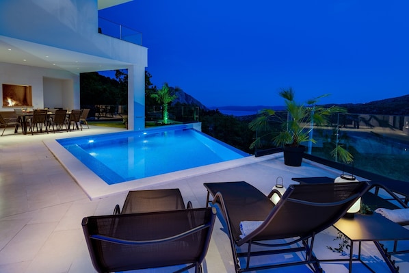 Outdoor pool, a heated pool
