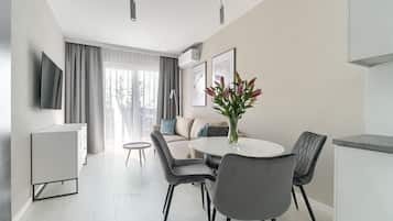 Apartment, 1 Schlafzimmer (48) | Wohnbereich | 50-Zoll-LED-Fernseher mit Kabelempfang, Fernseher