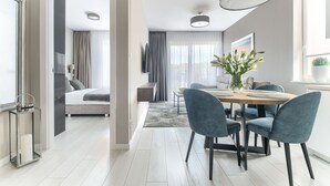 อพาร์ทเมนท์, 1 ห้องนอน (44) | บริเวณนั่งเล่น | ทีวีจอแอลอีดี 50 นิ้ว พร้อมช่องเคเบิล, ทีวี