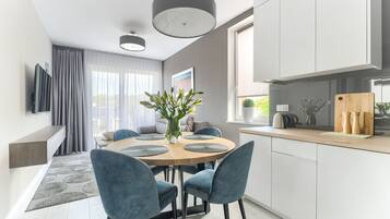 Apartment, 1 Schlafzimmer (44) | Wohnbereich | 50-Zoll-LED-Fernseher mit Kabelempfang, Fernseher