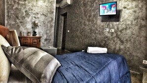 Basic Double Room | WiFi (free) - Unique Guesthouse (Rome)
