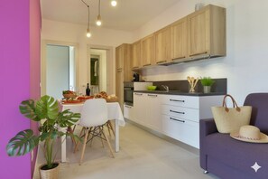 Apartment, 2 Bedrooms, Ground Floor | Private kitchen | Full-sized fridge, microwave, oven, stovetop