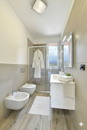 Apartment, 2 Bedrooms, Terrace | Bathroom | Shower, bidet - Residenza Cantalupo (Imperia)