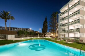 3 outdoor pools, pool loungers - Roca Verde by Folias Hotels - Playa del Inglés (San Bartolomé de Tirajana)