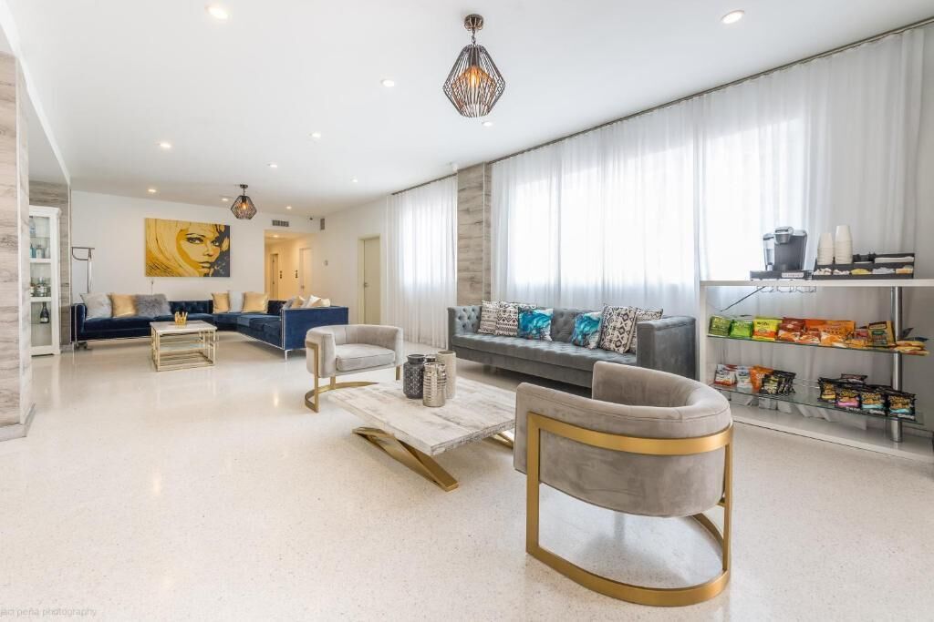 Miami Beach Like it Should Be! Walking Distance to Lincoln Road & Ocean Drive!