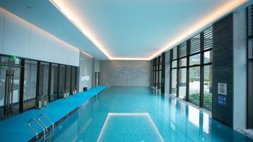 Hồ bơi trong nhà