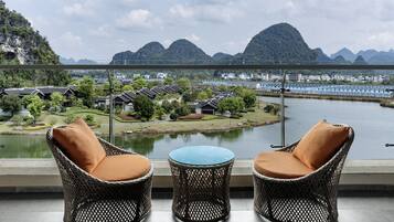 Deluxe Suite - Lake View | View from room