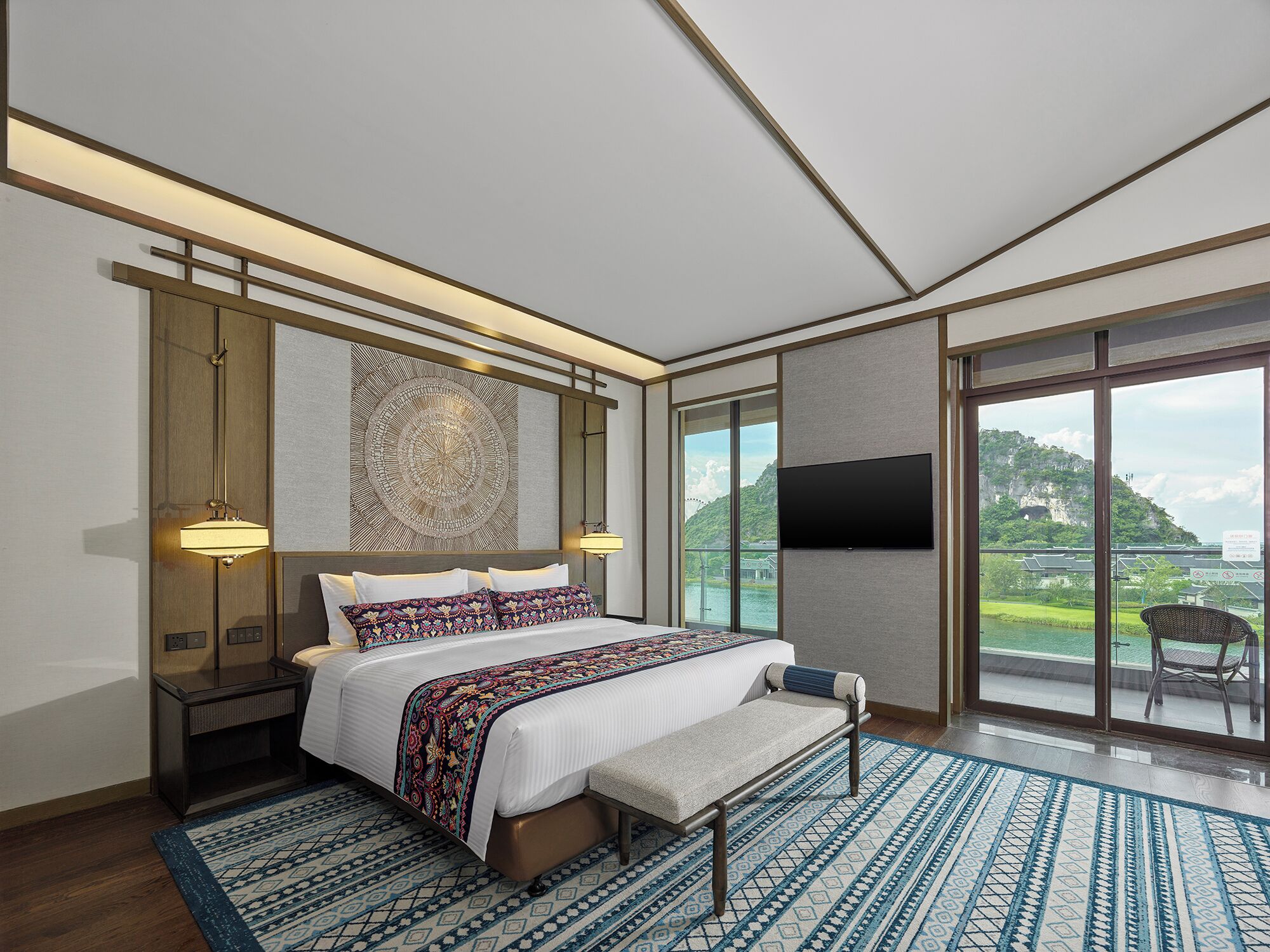 Suite familiar, vista al lago | Caja de seguridad en la habitación y decoración personalizada 