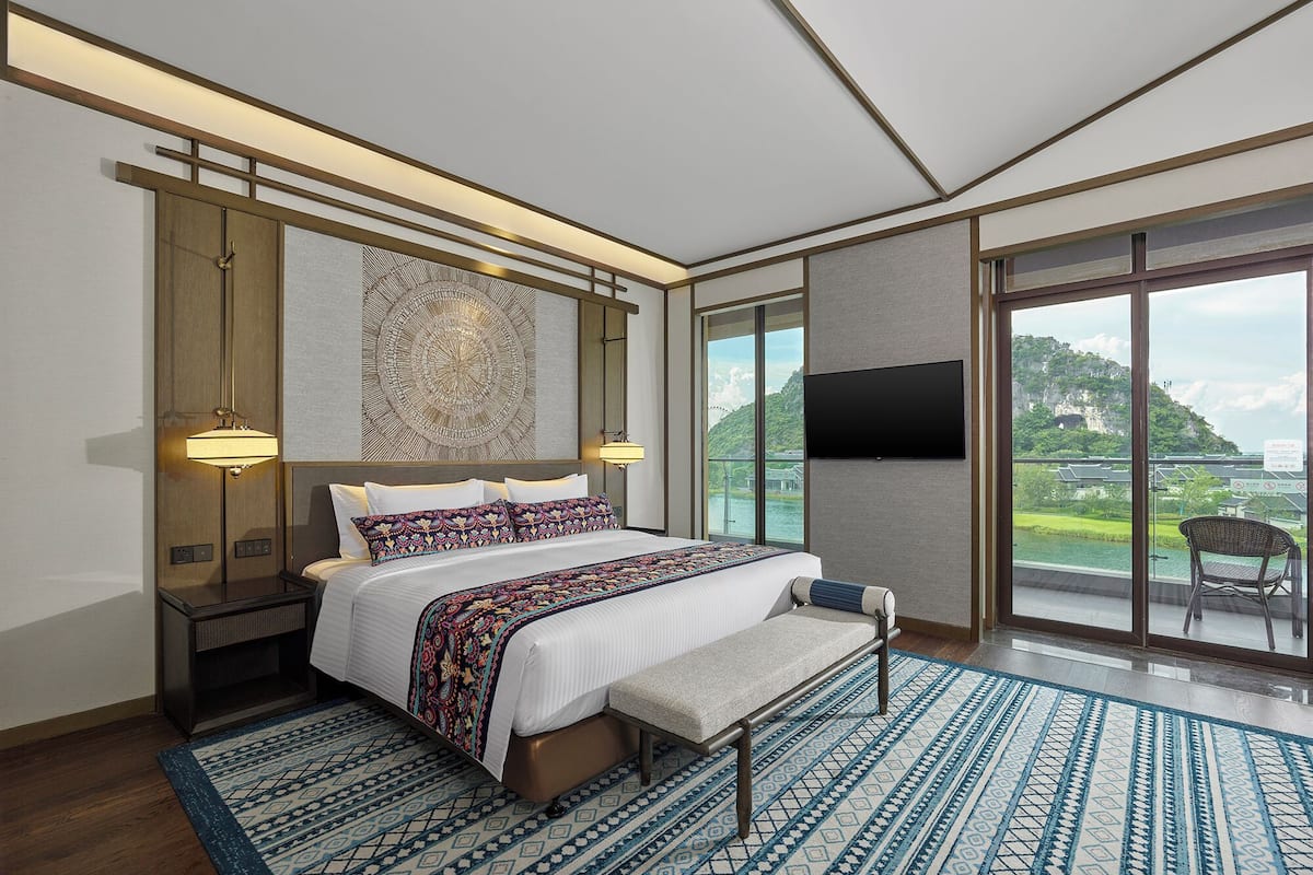 Suite familiar, vista al lago | Caja de seguridad en la habitación y decoración personalizada