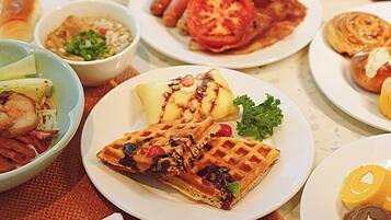 Bữa sáng buffet hàng ngày với phụ phí nhỏ